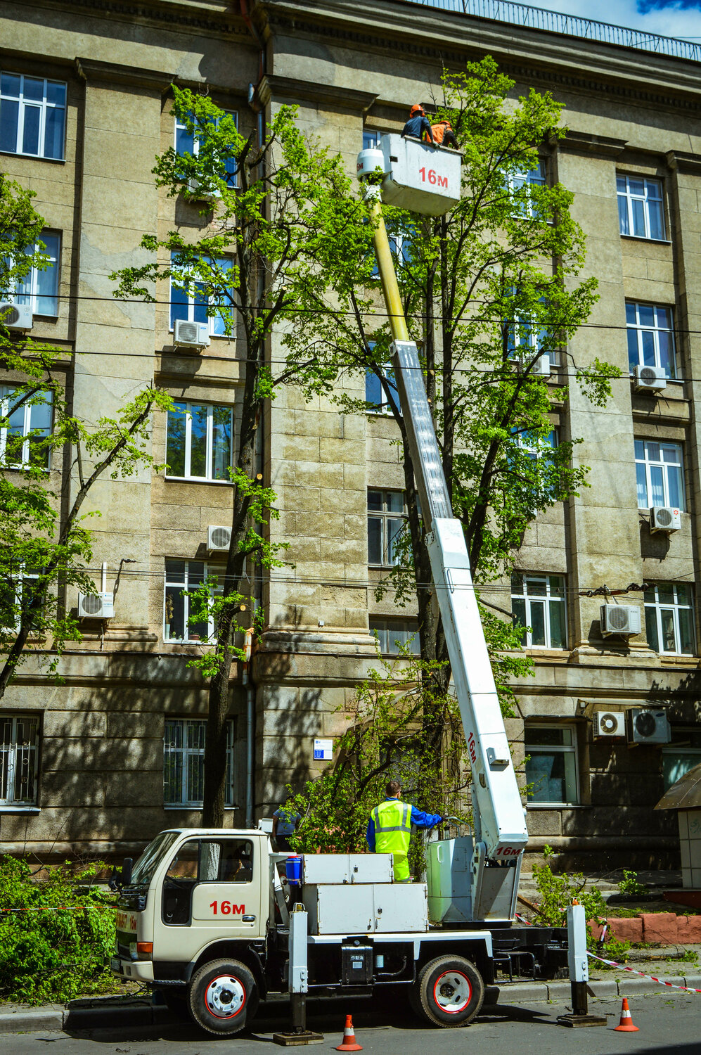 монтажная автовышка, здание, автовышка газ, возле автовышки, автовышка телескопическая