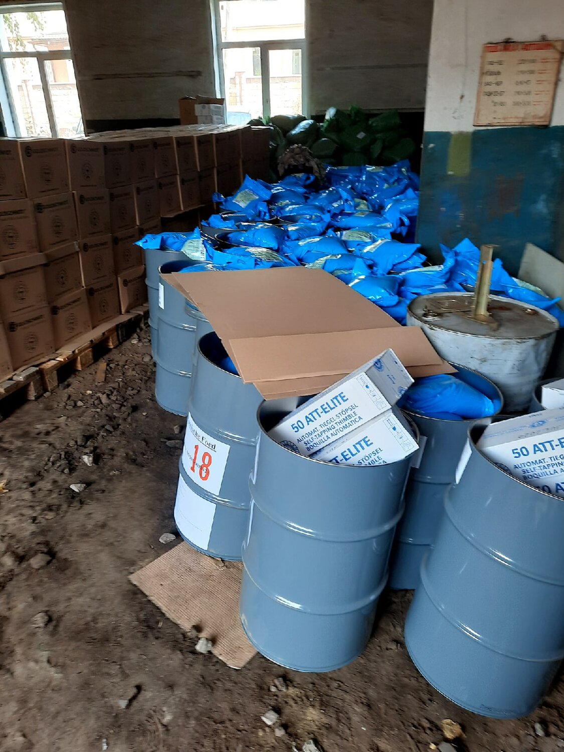 бочки с химикатами, бочка, бочки для воды чита, склад бочки, бочка стальная 1 тысяча литров