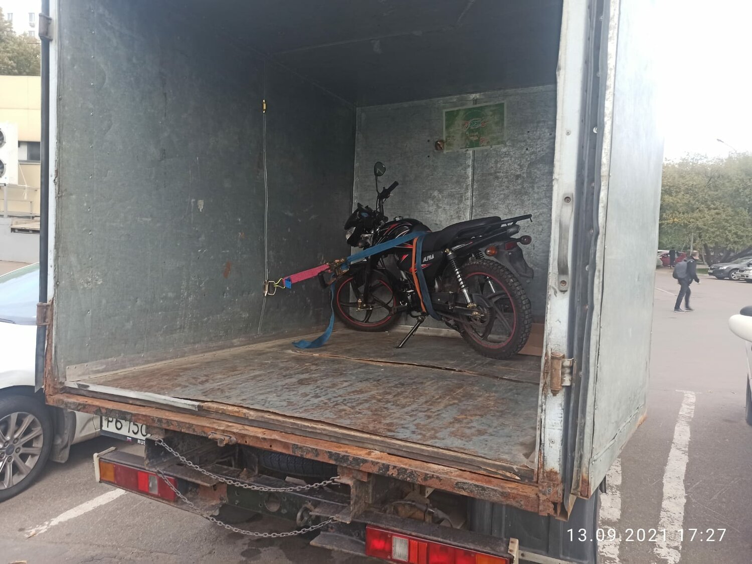 газели, грузовик, полки в термобудке в газели, фургон, газель промтоварный фургон