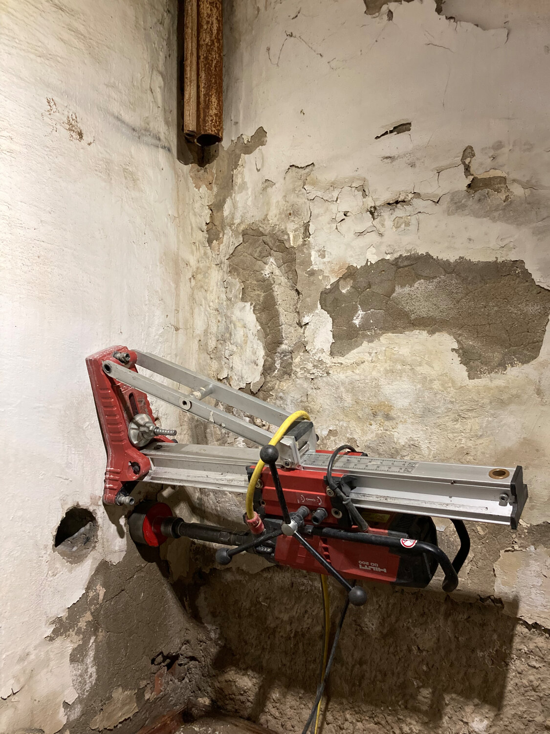 алмазное бурение, алмазное бурение проемов, алмазное бурение зимой, алмазное бурение отверстий 26мм, алмазное бурение волгоград
