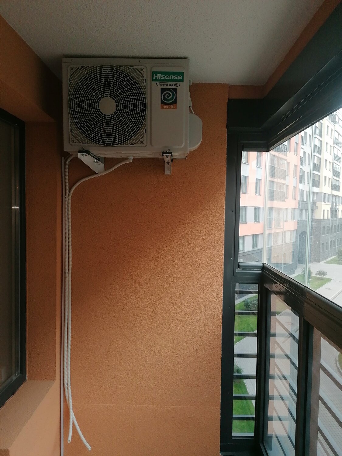 кондиционер, наружный блок hisense amw-42u4se, наружный блок кондиционера в частном доме, hisense smart dc inverter as-09ur4syddb15, кондиционер холод