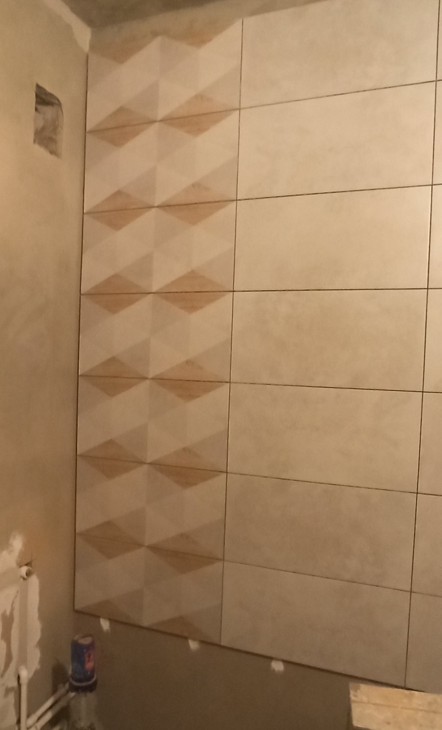 плитка на стене по 45 градусов, стык рельефной плитки, плитка в новоселе, плитка шервуд вразбежку, плиточные работы