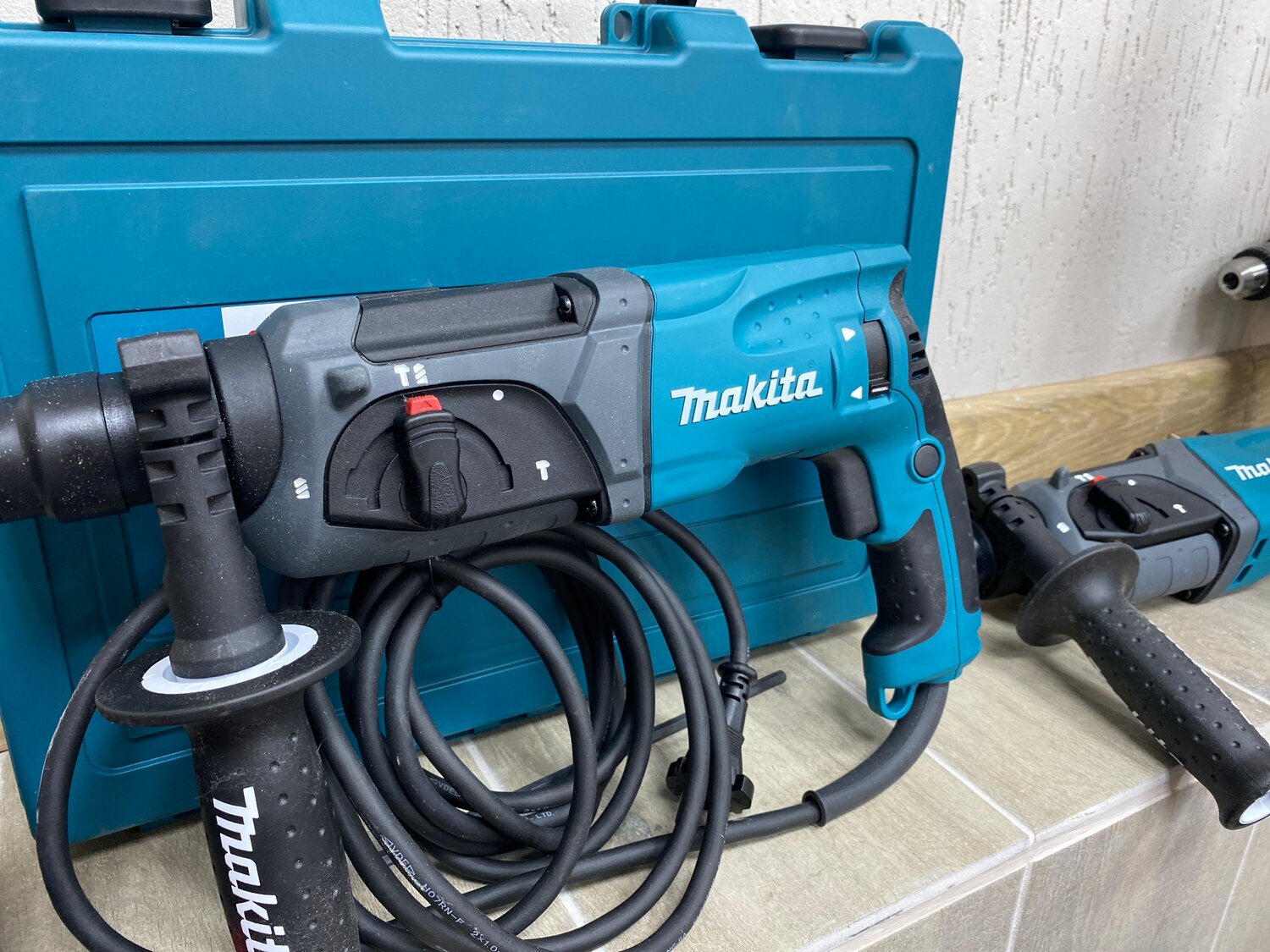 перфоратор makita 2470 оригинал, перфоратор makita hr2470 (2.7 дж), перфоратор сетевой makita hr2470, перфоратор макита 4700, перфоратор makita hr2800