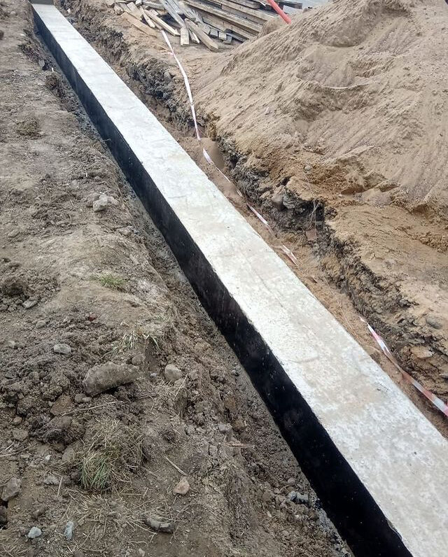 Строительство фундамента для забора