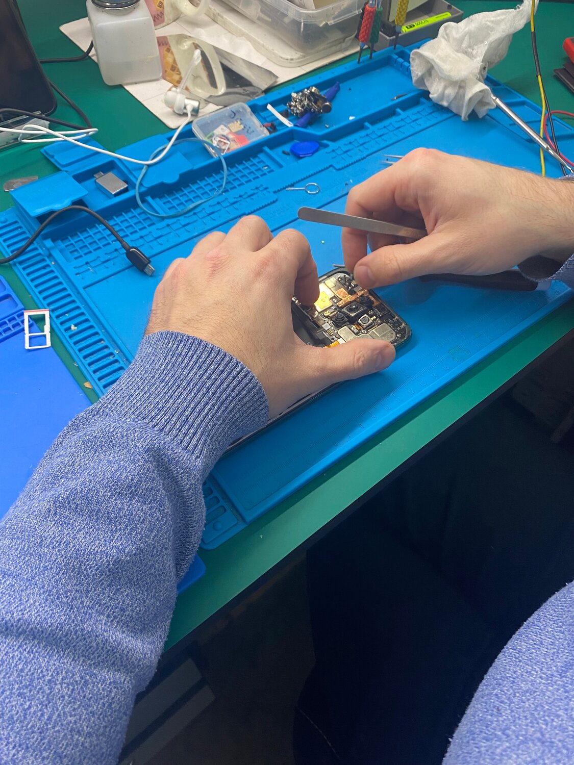 техника, пайка чипов, паяет, плат, repair