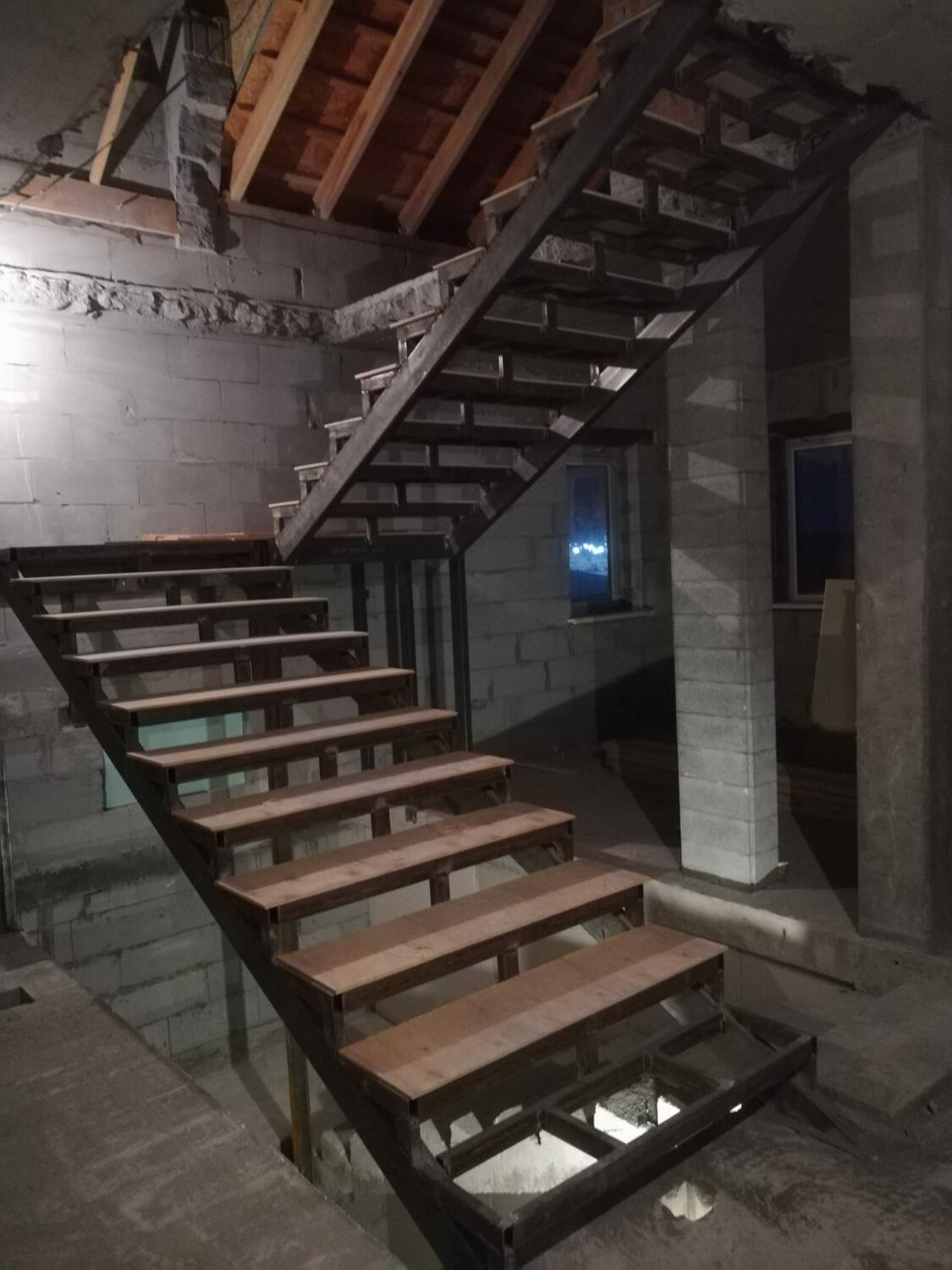 металлический каркас лестницы, металлическая лестница, каркас лестницы, монолитная лестница, лестница металлокаркас