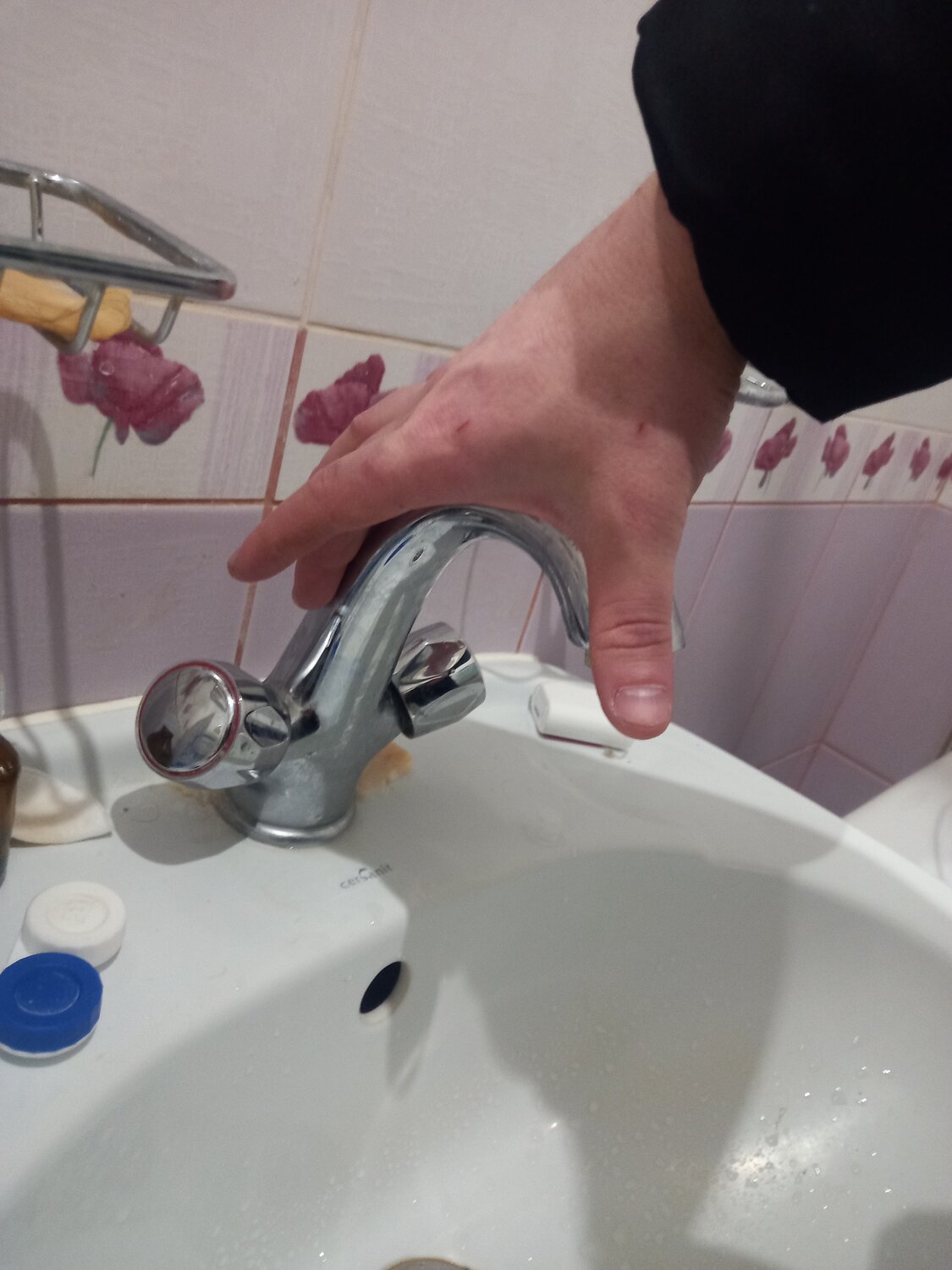 отключат воду, вода в кране, кран без воды, смеситель для раковины, отключение воды