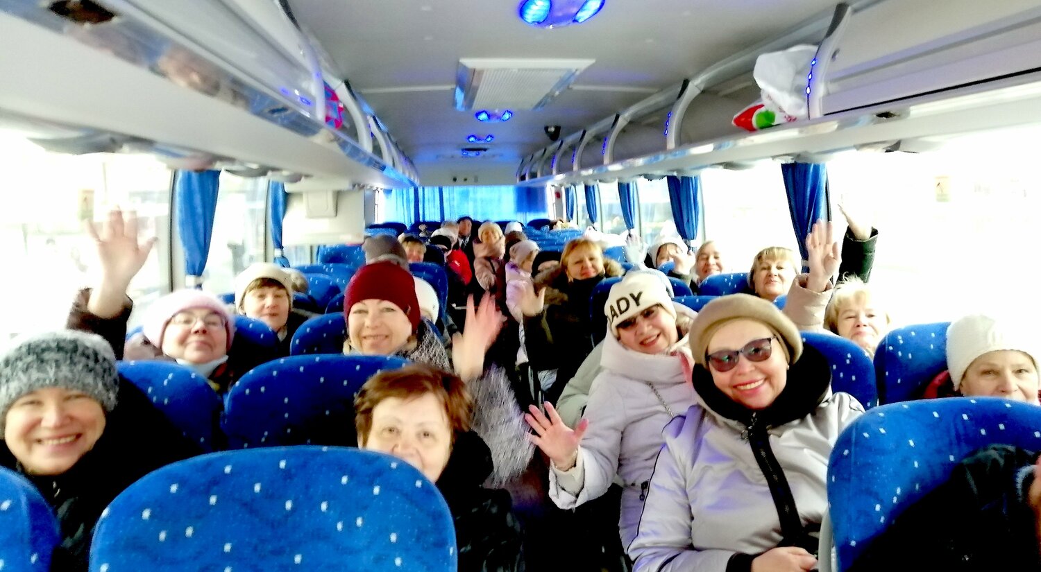 автобус, пассажирский автобус, автобусная экскурсия, туристический автобус, автобусная экскурсия для пенсионеров