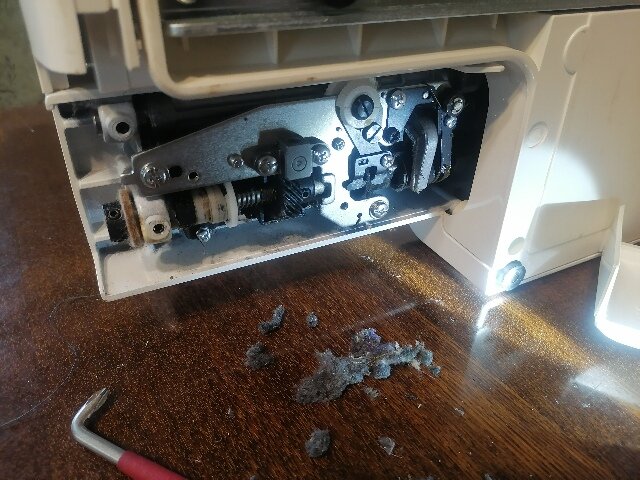 швейная машина, смазка швейной машинки janome myexcel w23u, смазка швейной машинки хускварна викинг, швейная машинка brother, посудомойка bosch