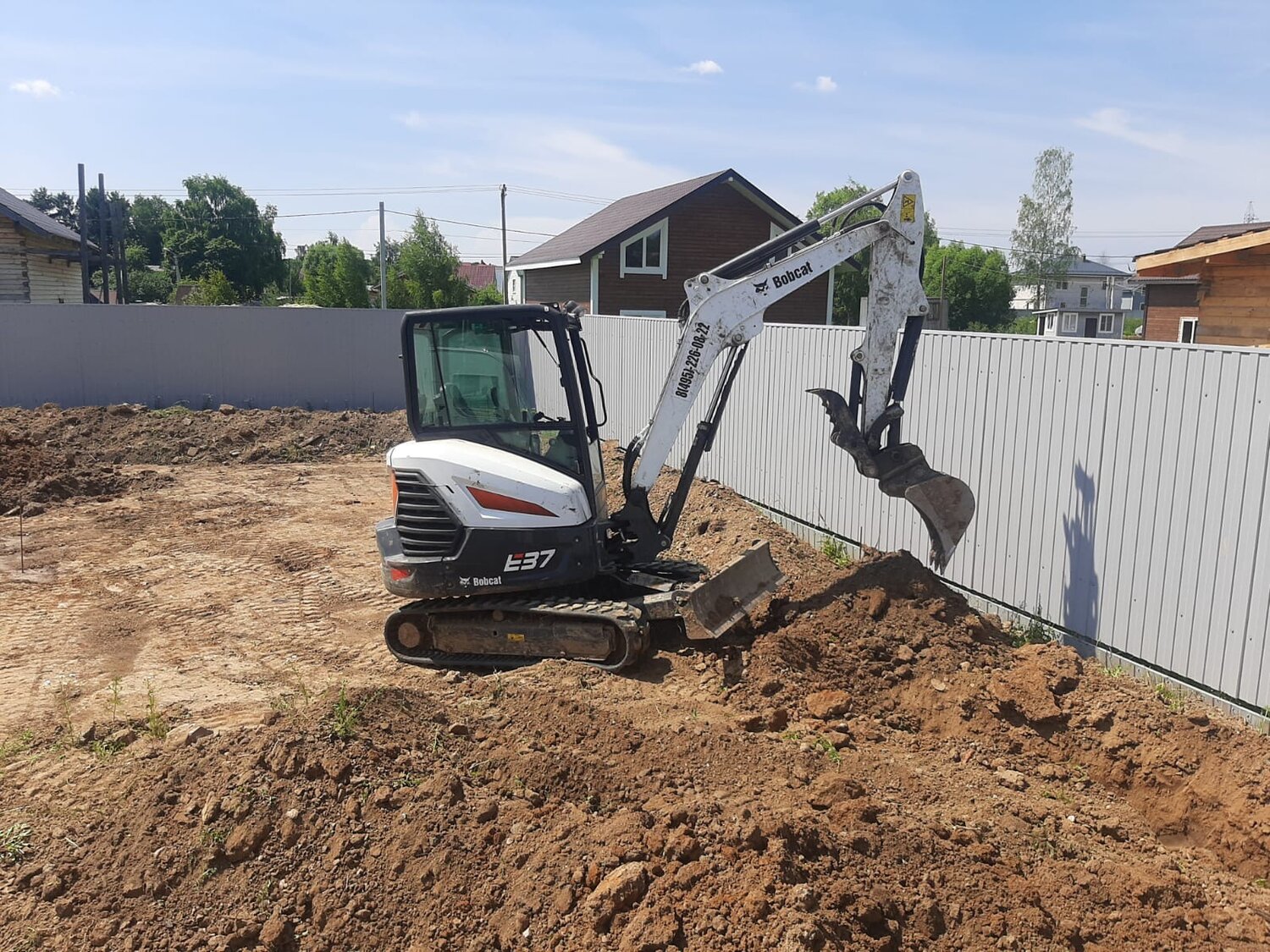 Как экскаватором выкопать яму под канализацию - 95 фото