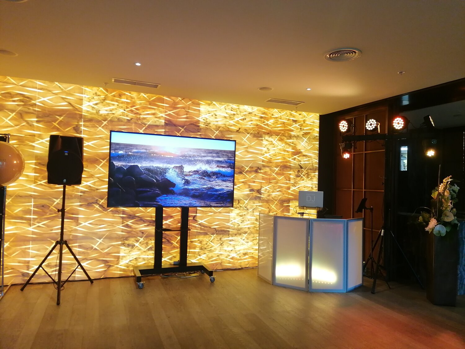 экран, большой телевизор, светодиодный экран 2304 2880, oled lg oled77w9p 77 (2019), световая панель