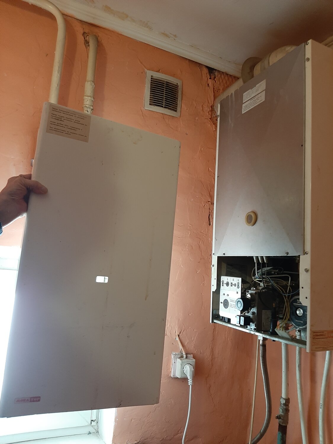 газовый котёл, газовый котел в квартире, котёл газовый двухконтурный настенный ферроли, колонка от котла отличия, газовое отопление