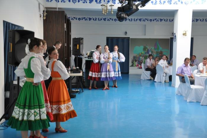 Исполнители народных танцев