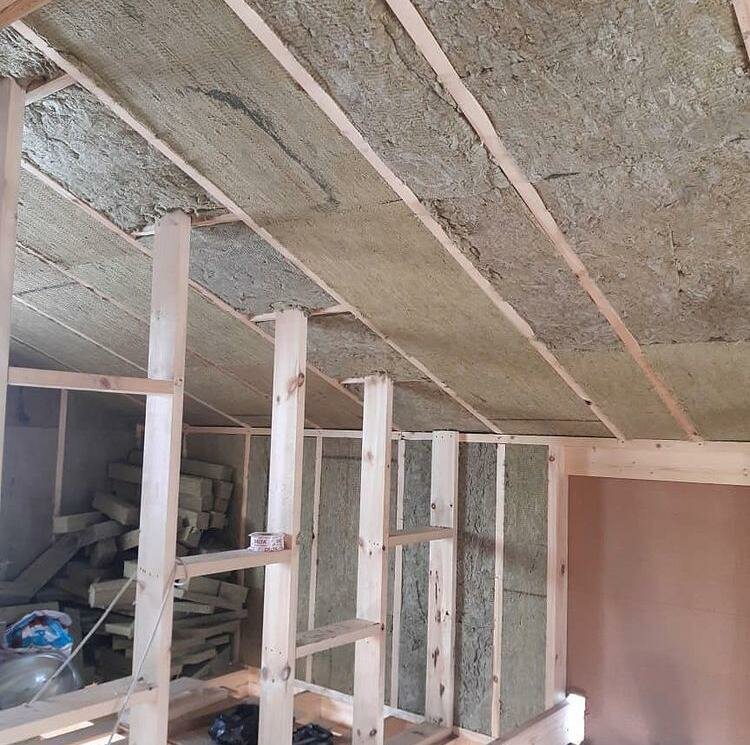 Укладка утеплителя кровли