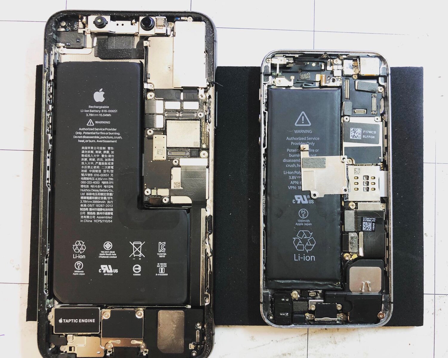 ifixit iphone xs, мобильный телефон, смартфон, внутренности iphone 5s, внутренности айфона 8