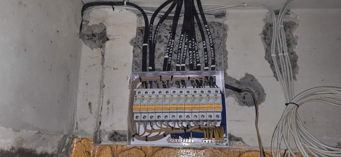 распределительный электрощиток разводка, замена электропроводки в квартире, распределительный щит для электропроводки, замена электропроводки, расключение электрического щитка в частном доме