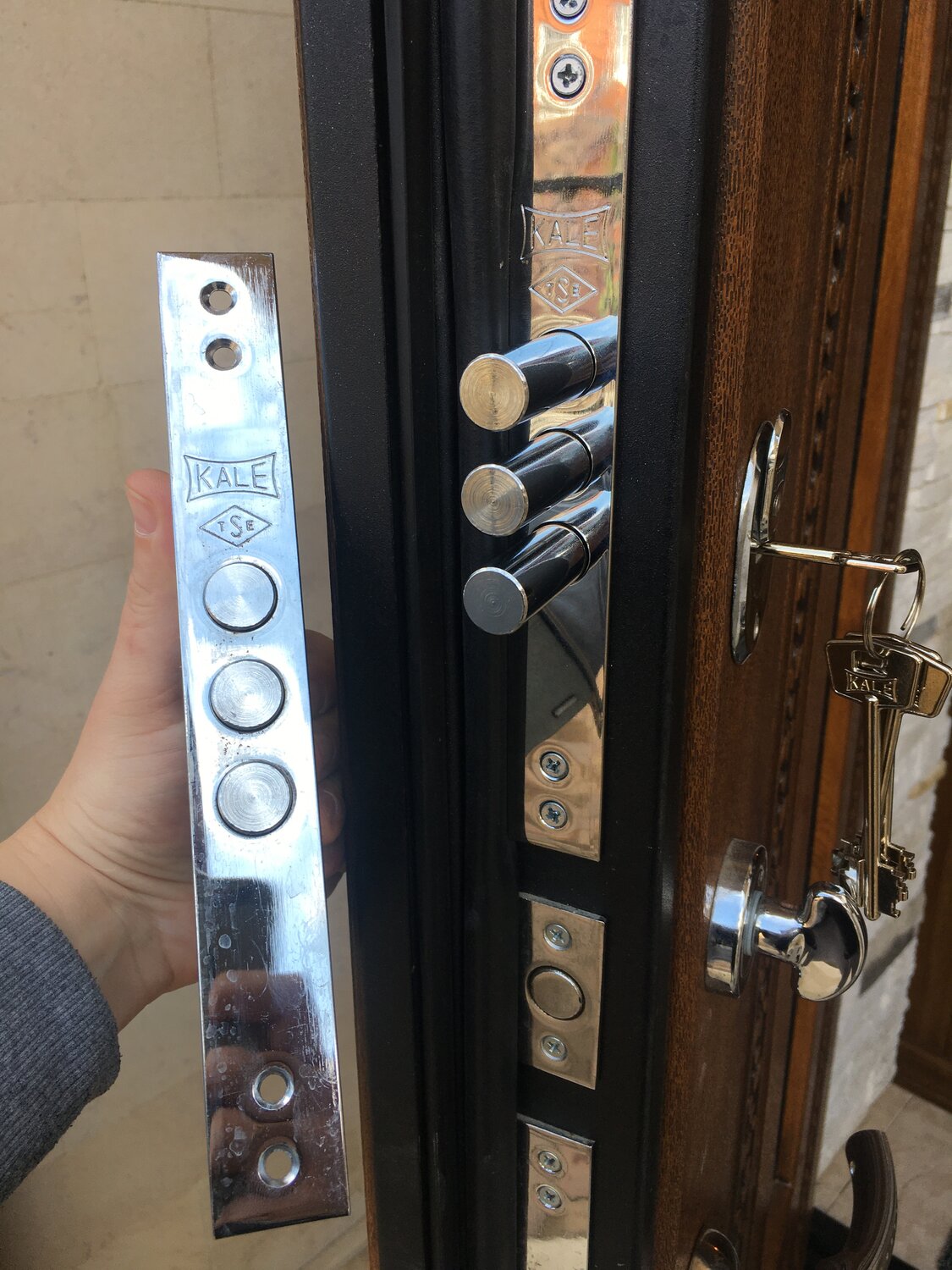 замки для входных металлических дверей superlock, металлические двери, стальная дверь bars, тайгер термо дверь с терморазрывом, замок в металлическую дверь