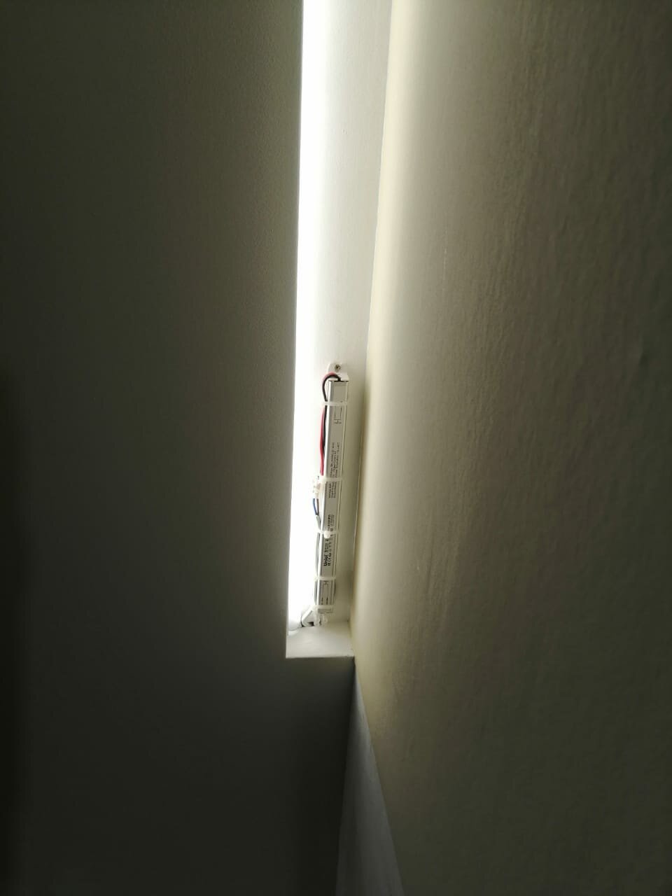 настенный светильник, светодиодная подсветка, светодиодная лента, светильник, подсветка потолка светодиодной лентой