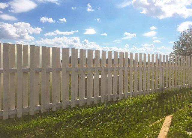 Строительство деревянного забора