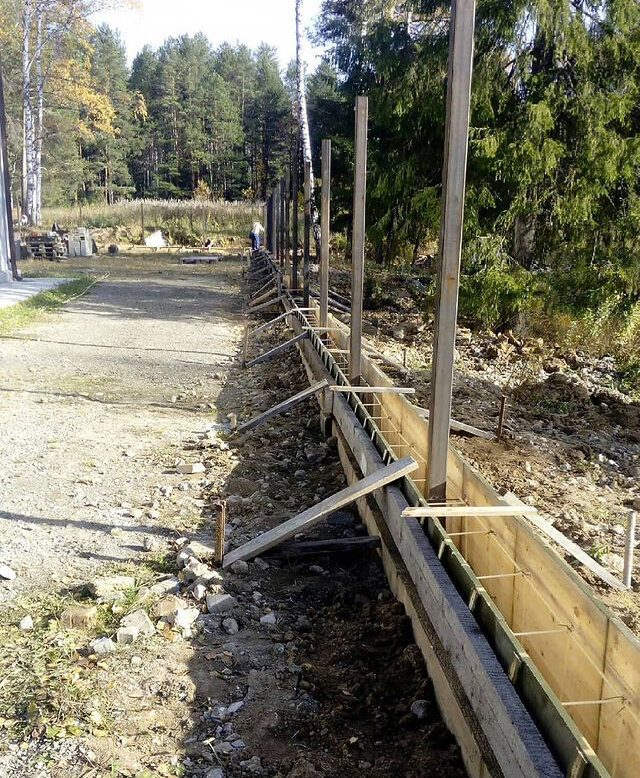 Строительство фундамента для забора