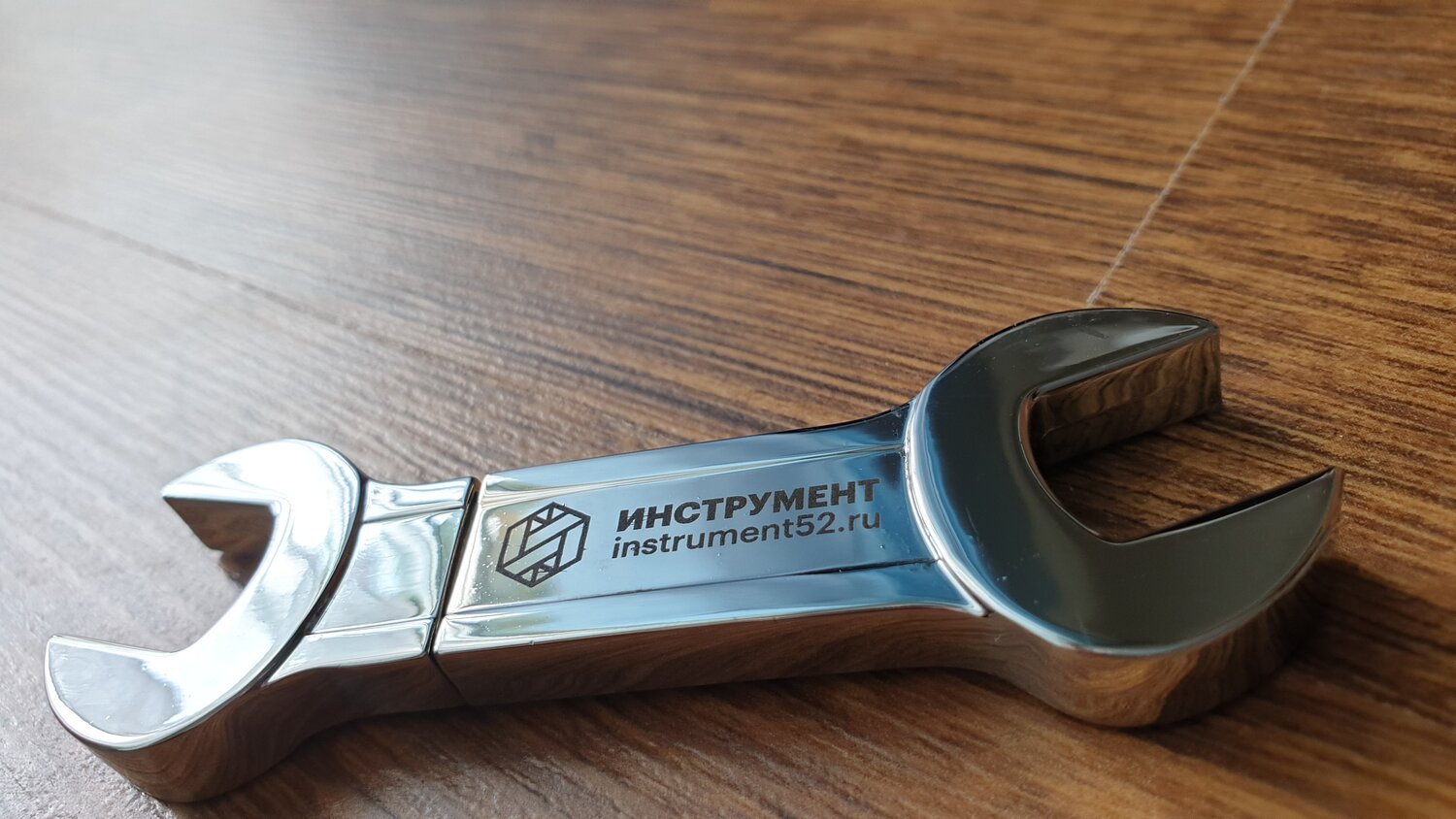 гаечный ключ, сломанный инструмент ключ рожковый 27х32, сервис гаечный ключ, инструмент, гаечный ключ chrome vanadium 0022