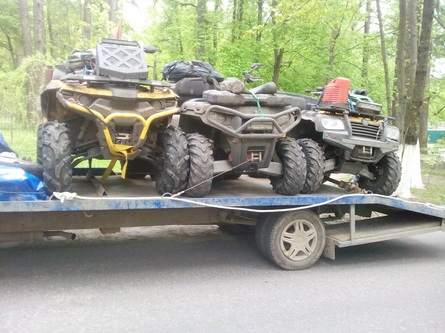 квадроцикл, прицеп для квадроцикла, квадроцикл линхай 150 в прицепе легкового автомобиля, квадроцикл на эвакуаторе, квадроцикл снегоход