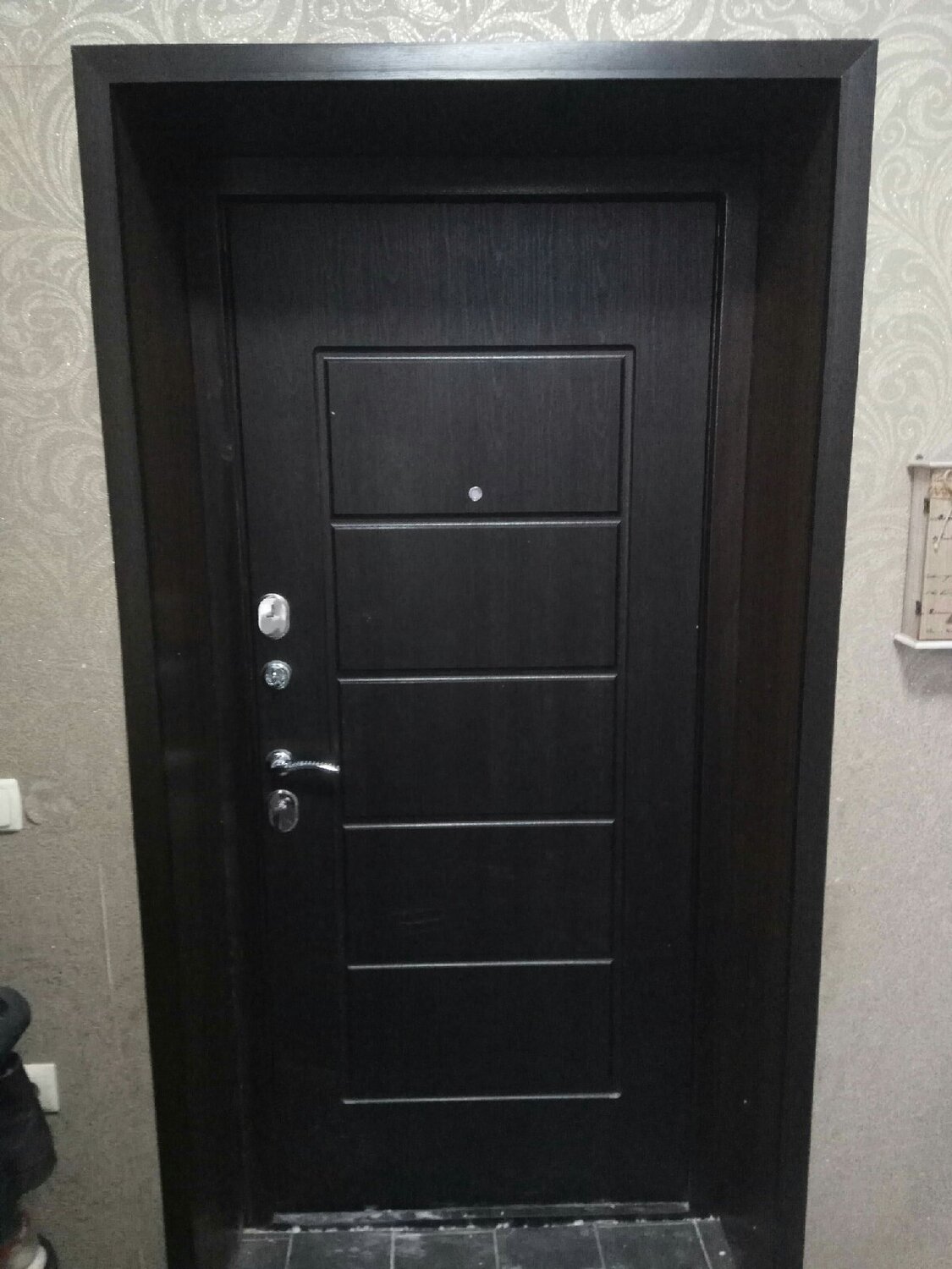 входные металлические двери, входные двери, металлические двери, отделка входной двери, отделка откосов входной двери