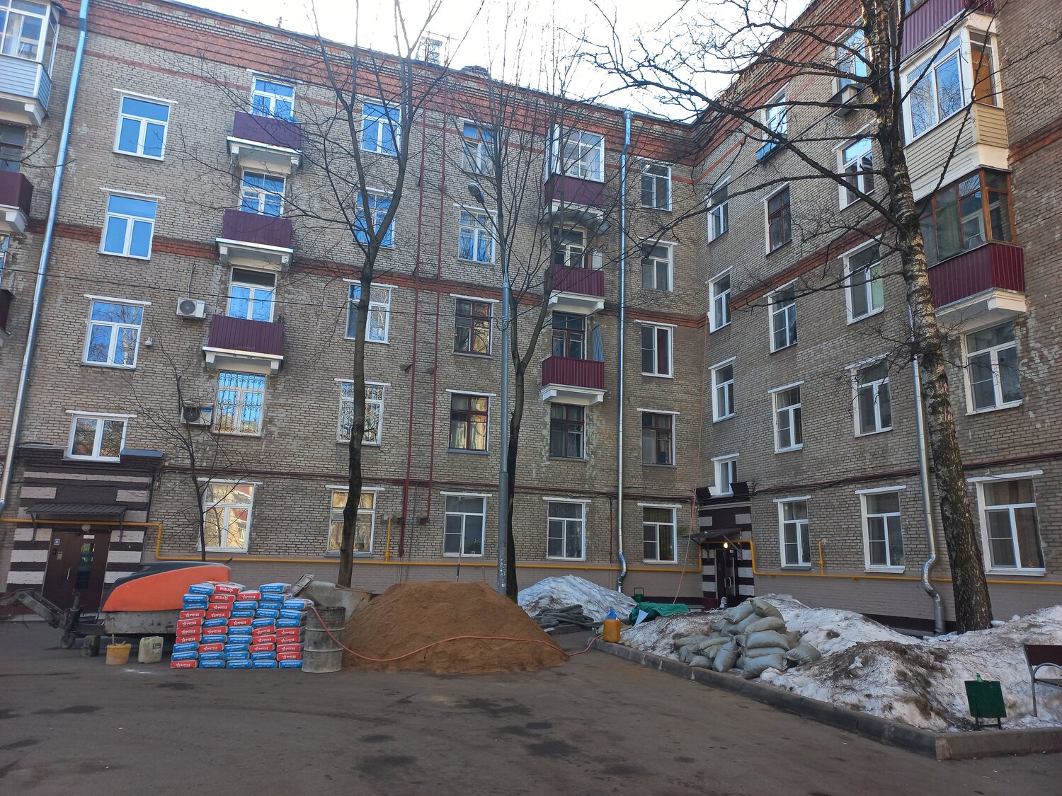 дом кирпичный, типы домов, улица добролюбова 15, брежневки дома, здание