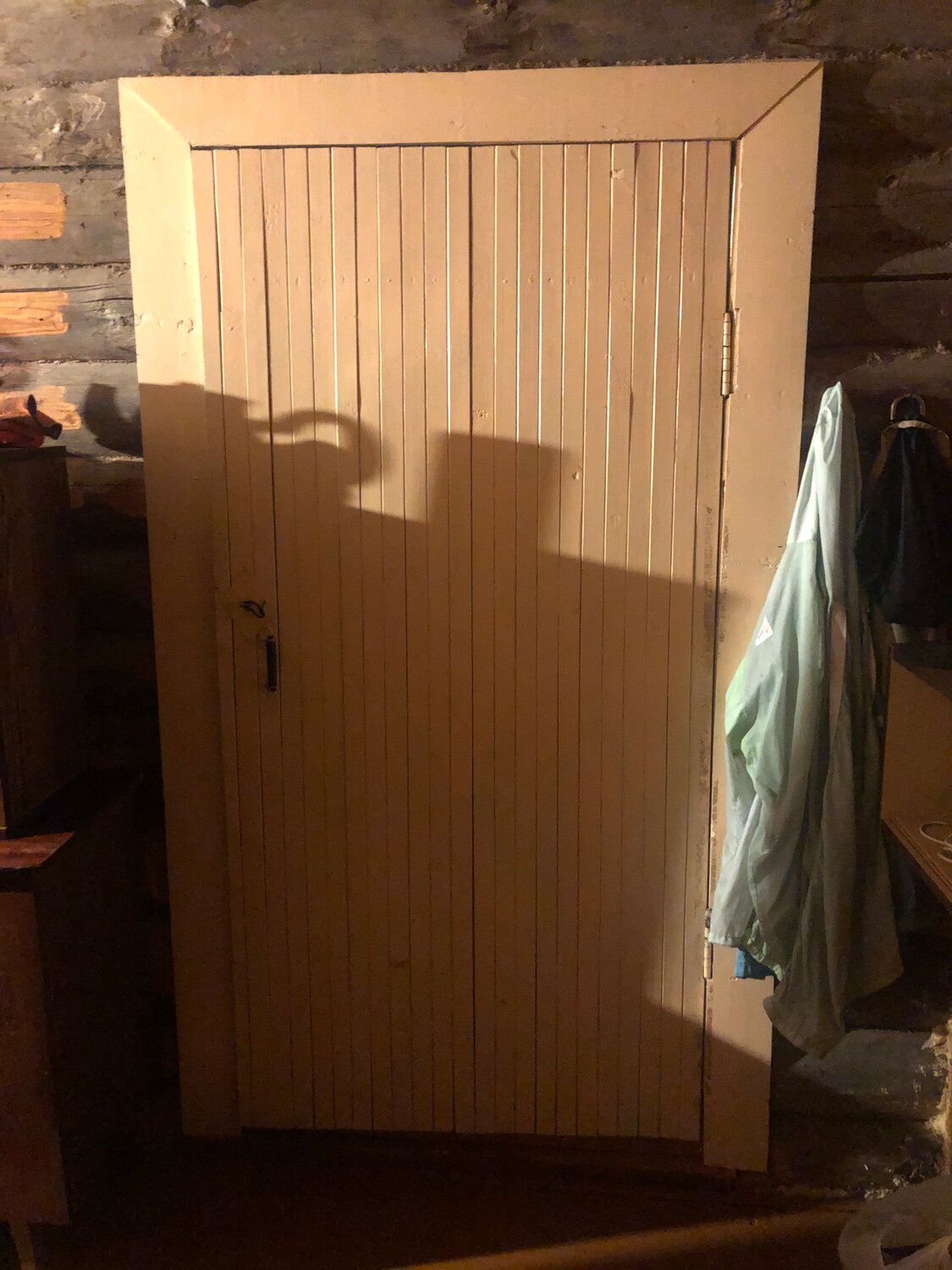 банные двери, дверь из вагонки, туалет из вагонки, дачный туалет из вагонки, дверь деревянная