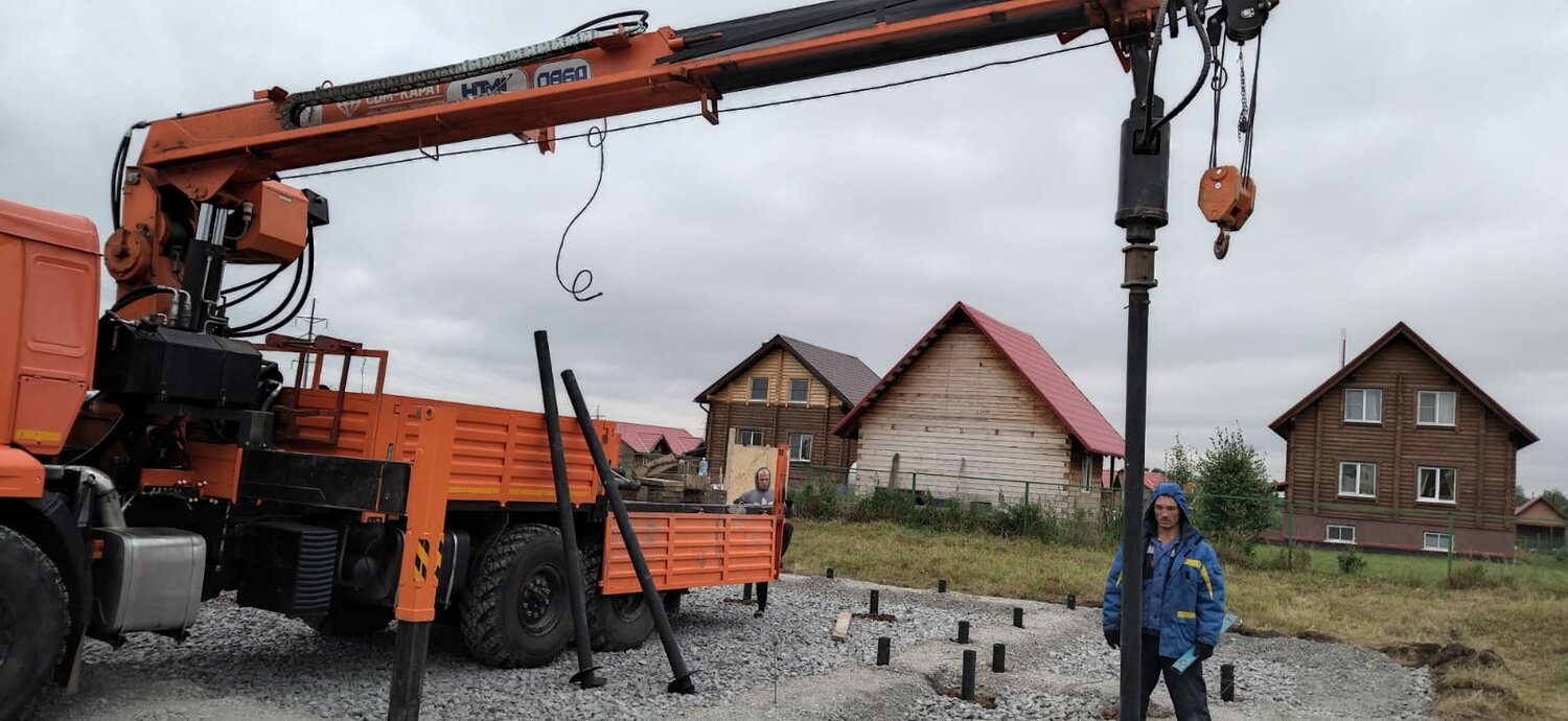 буровая убм 85, камаз 43118 манипулятор с бурилкой, буровая машина, бурильная машина, бурильно крановая машина