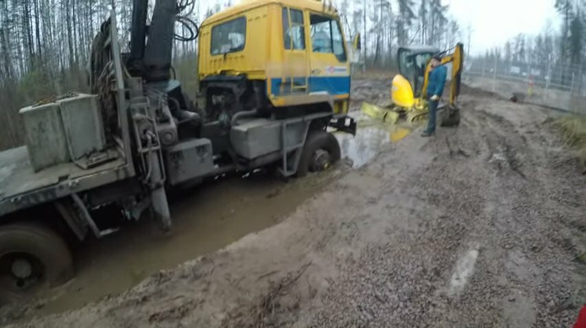 маз лесовоз хлыстовоз, камаз лесовоз в грязи, урал 5557 лесовоз с гидроманипулятором, лесовоз урал, камаз 4310 лесовоз