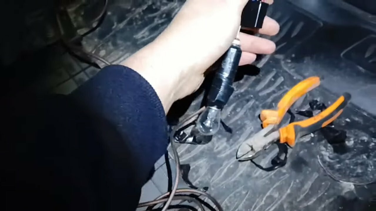 прикурить автомобиль техпомощь, прикурить автомобиль, отключенный, прикурить авто, аккумулятор автомобиль автомеханик