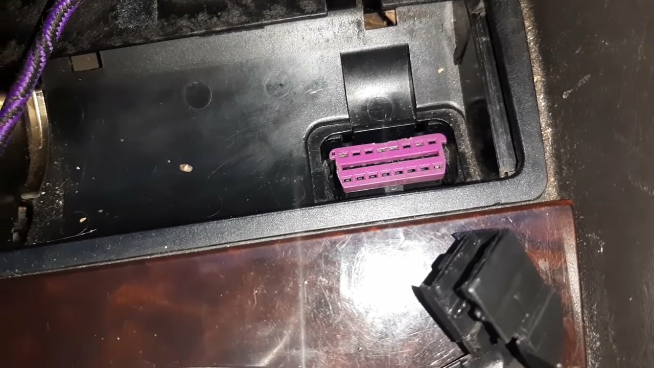 шкода фабия разъем обд 2, audi a6 2002 obd, разъем obd2 skoda octavia a5, bmw tiguan 2012 диагнастический разьем, skoda octavia obd разъем