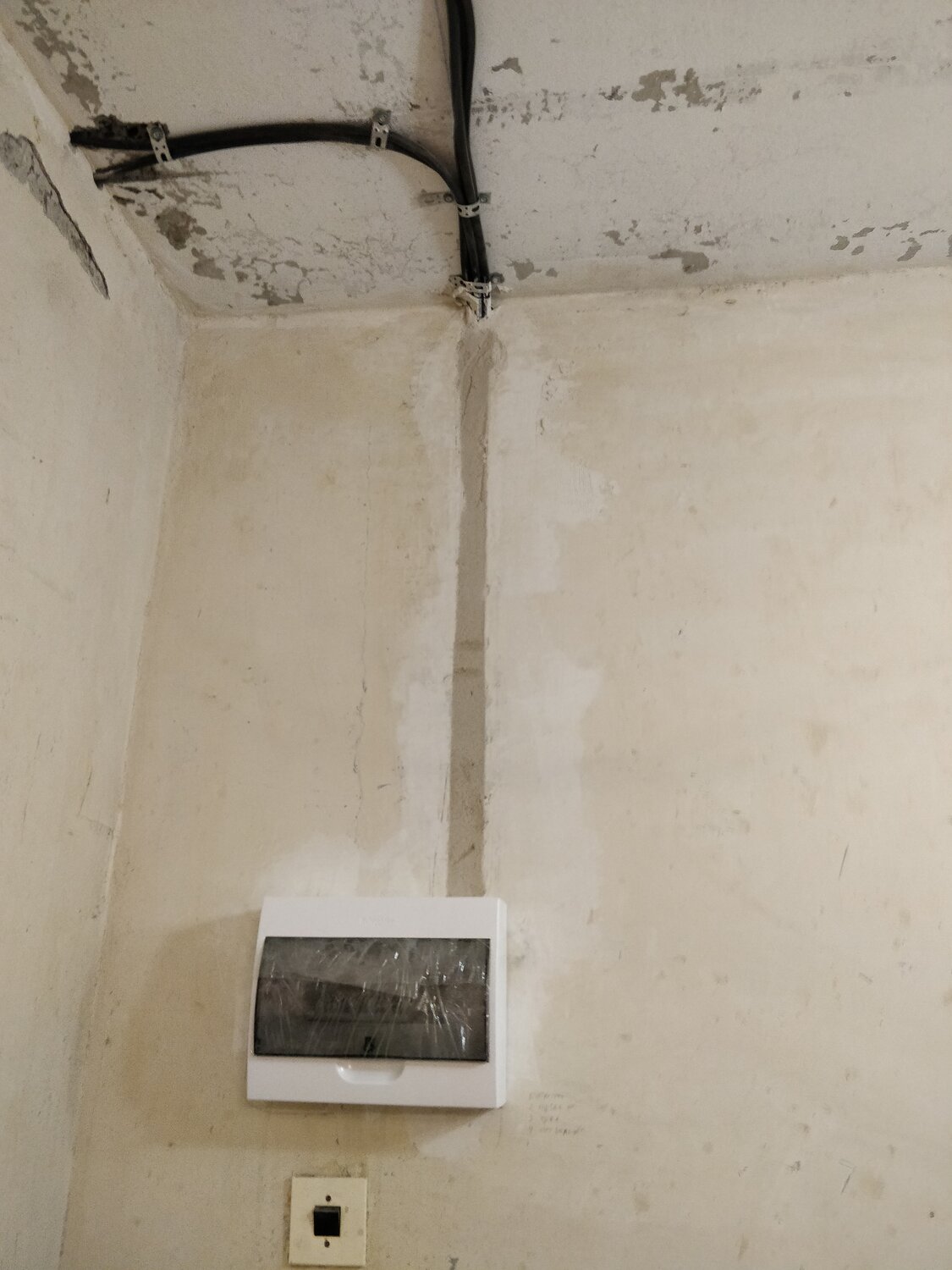 прокладка электропроводки, электропроводка в панельном доме, монтаж электропроводки, скрытая электропроводка, разводка электрики