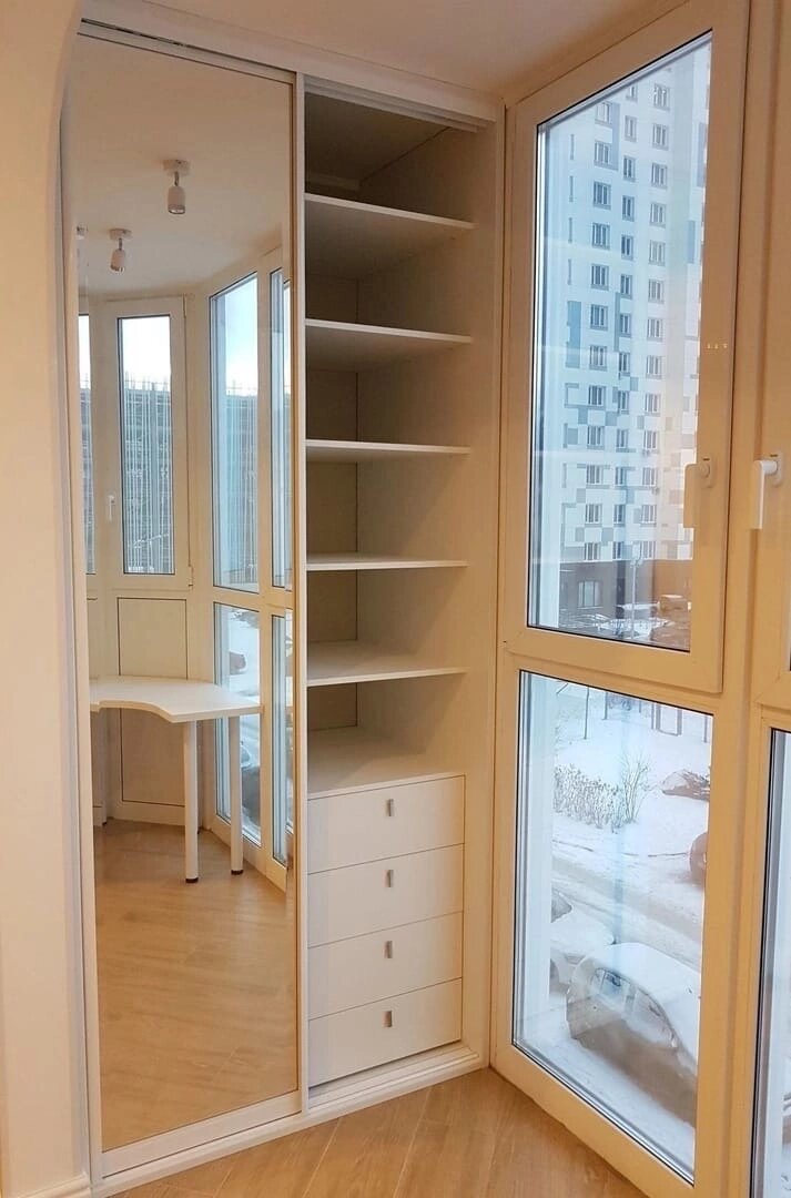 балкон со шкафом для хранения, шкаф для балкона, шкафы для балкона и лоджии, балконный шкаф, встроенный шкаф на балконе