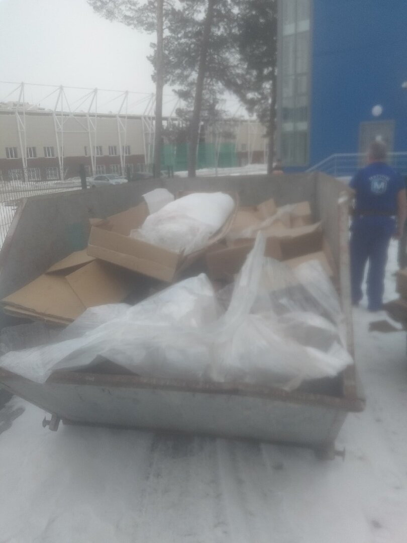 вывоз мусора, просто ужас, контейнер для строительного мусора вызвать, мусорные контейнеры мороз ямал, кормушка для сена с крышей
