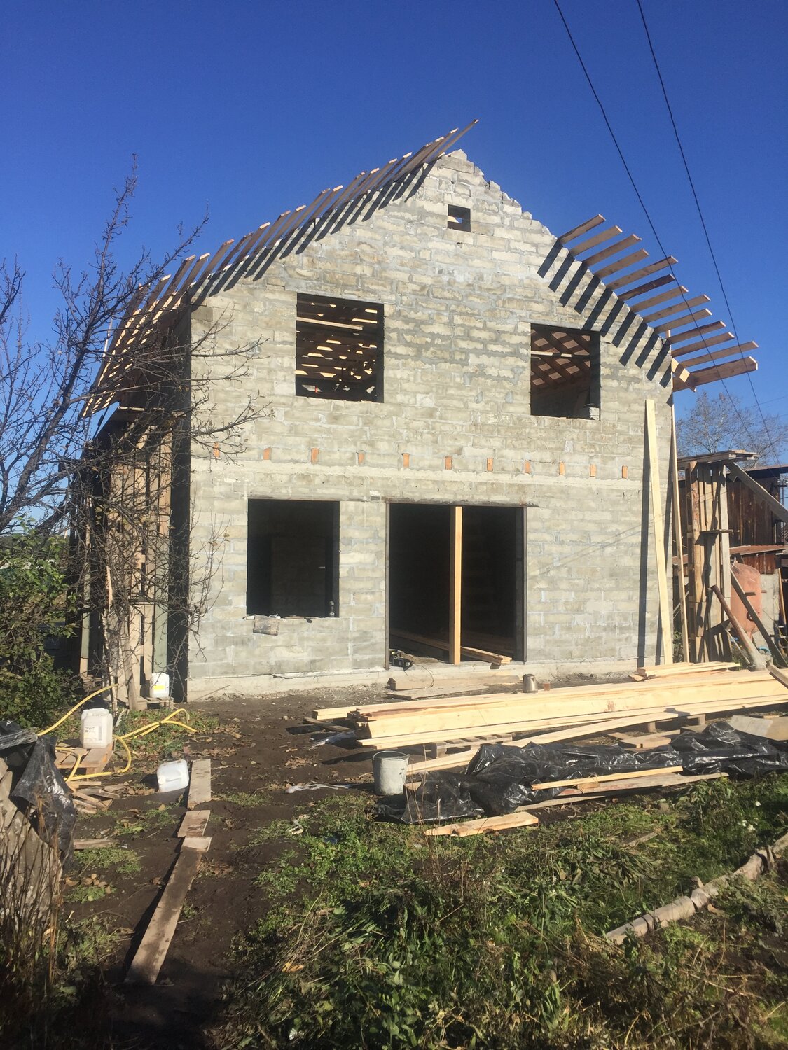 фронтон из керамзитных блоков, дом из арболита, строительство загородного дома, дом из керамзитных блоков, арболитовые блоки