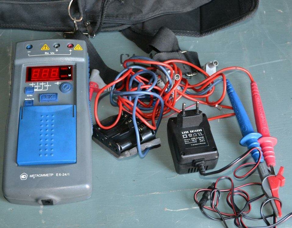 Как разобрать корпус мегаомметра