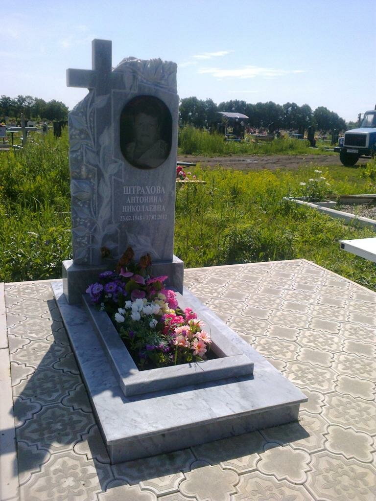 мраморный памятник, памятник, памятник из белого мрамора, мраморный памятник на могилу, памятники из мрамора