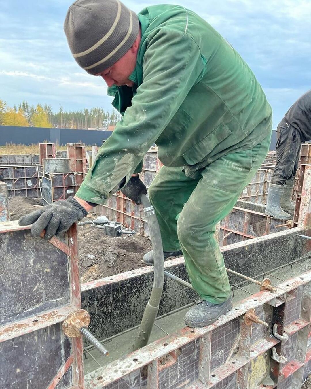 бетонные работы, строительство, заливка фундамента, заливка бетонных конструкций, бетон заливка