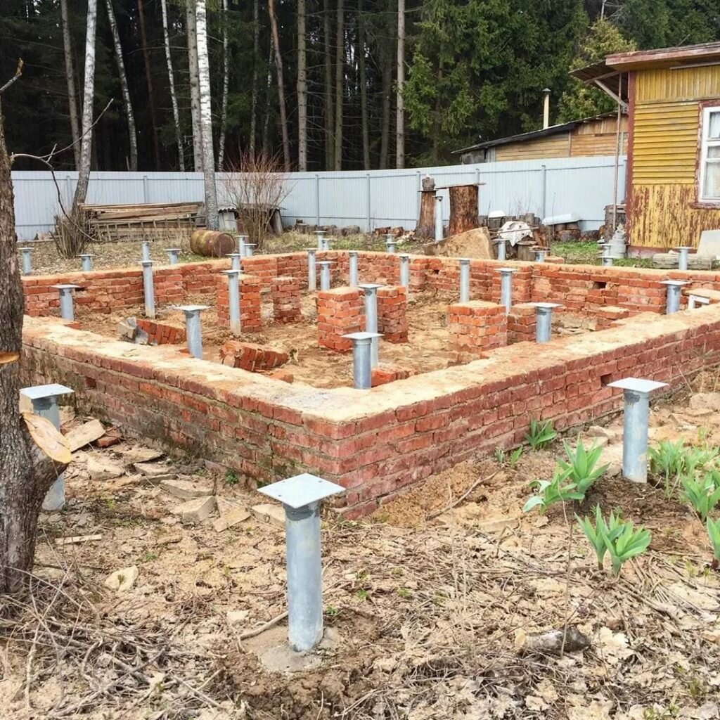 свайно-ростверковый фундамент из кирпича, сваи фундамент, фундамент для дома, сваи под фундамент, ленточный фундамент для дома