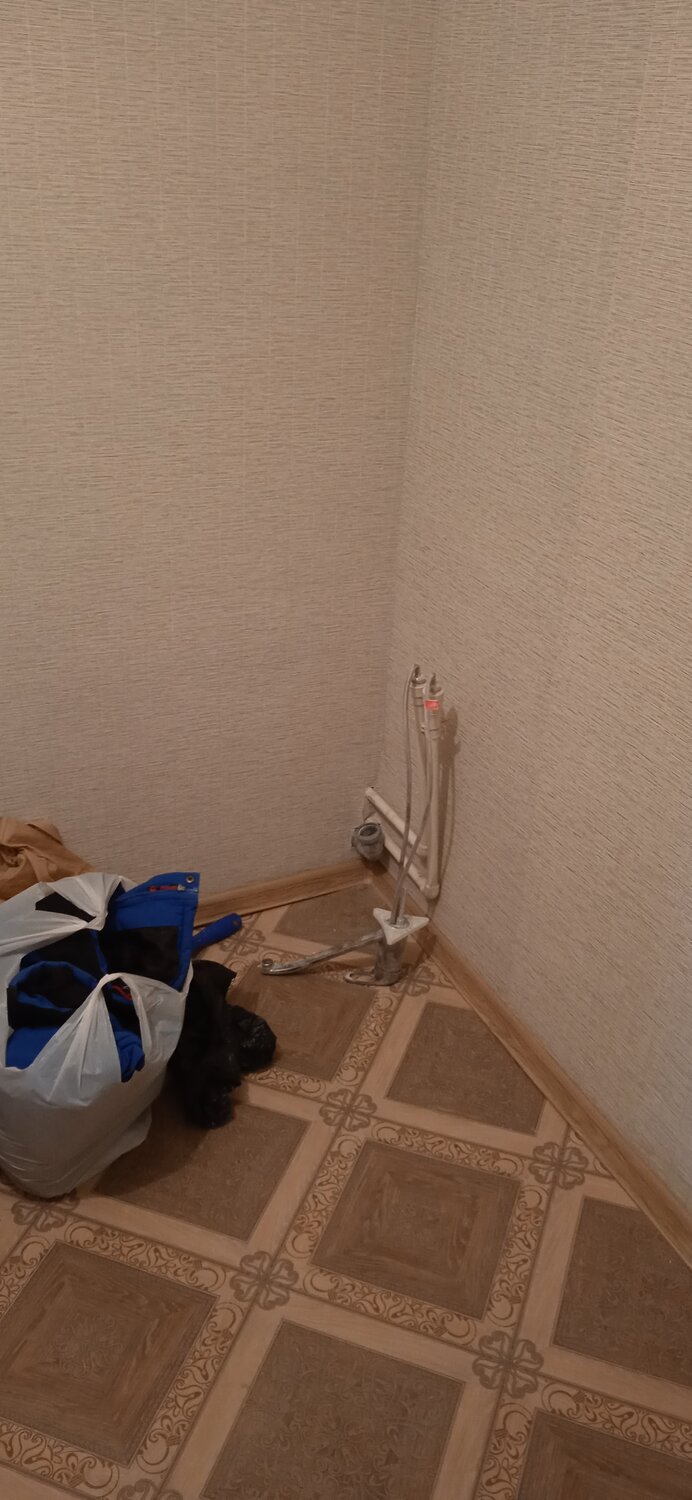 розетки в коридоре, перенос розеток, квартира, монтаж плинтуса, плинтус