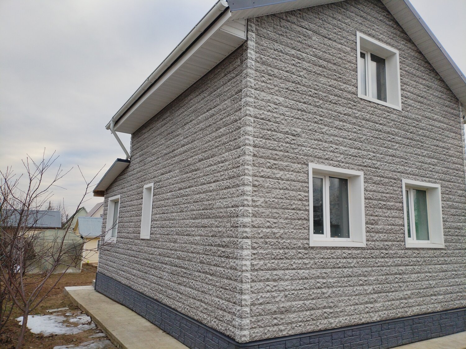 сайдинг юпласт стоун хаус, фасадная панель grand line я-фасад екатерининский камень серебро, фасадная панель для наружной отделки дома, фасадная панель, фасадные панели файнбир камень дикий жемчужный