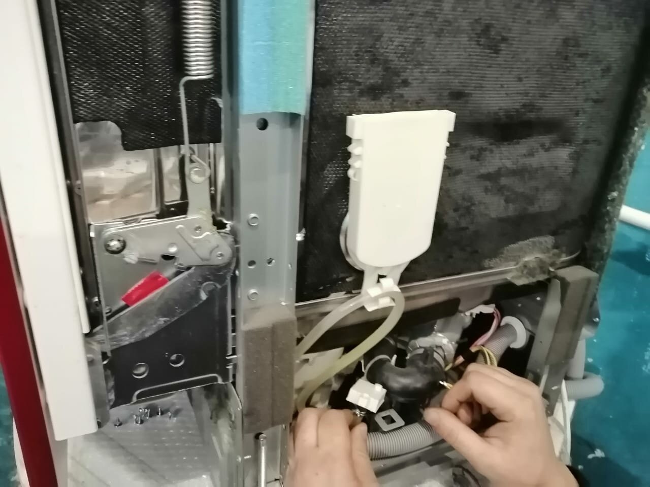 регулировка двери посудомоечной машины electrolux, как работает посудомойка внутри видео, посудомоечная машина, ниссан кашкай 2 передняя пассажирская дверь, микролифт задней двери ниссан кашкай