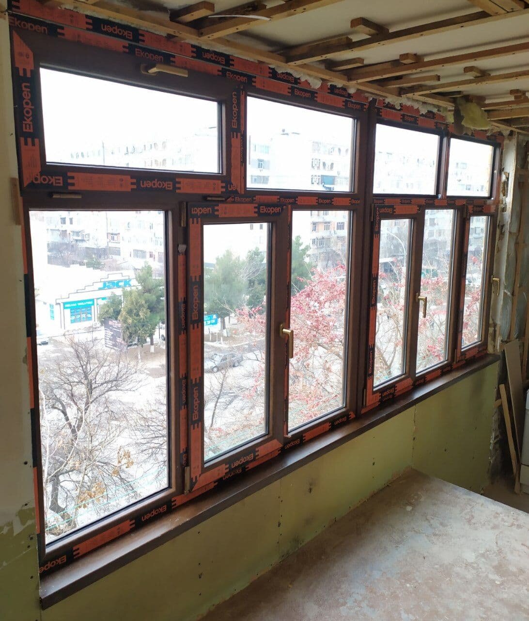 окна, портальные окна сосна, панорамное остекление, лоджия, остекление балконов и лоджий