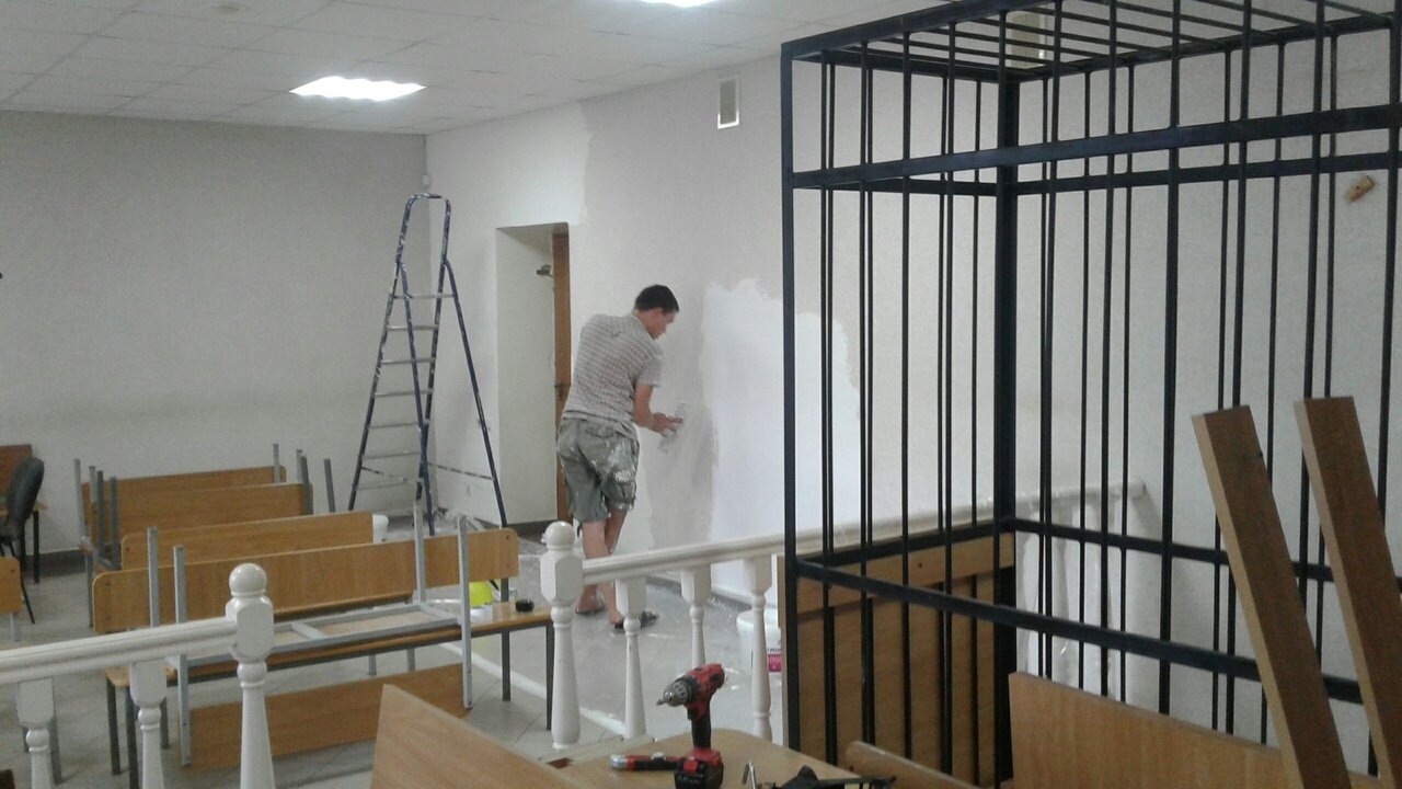 клетка для подсудимых, осужденные, скамья подсудимых, судебное заседание, заключение под стражу