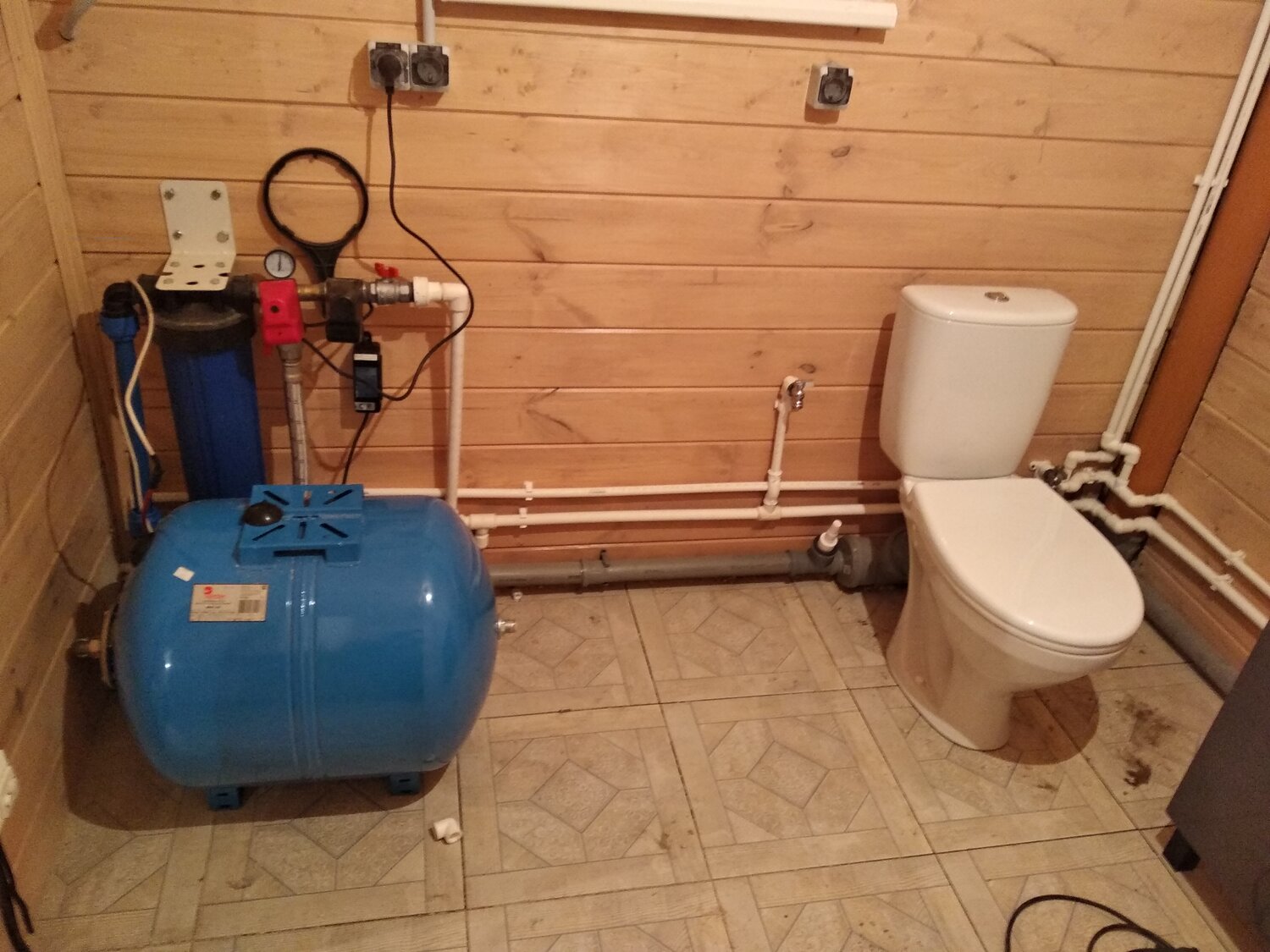 насосная станция в доме, система водоснабжения частного дома, водопровод в частном доме, водоснабжение дачи от колодца, система водоснабжения на даче