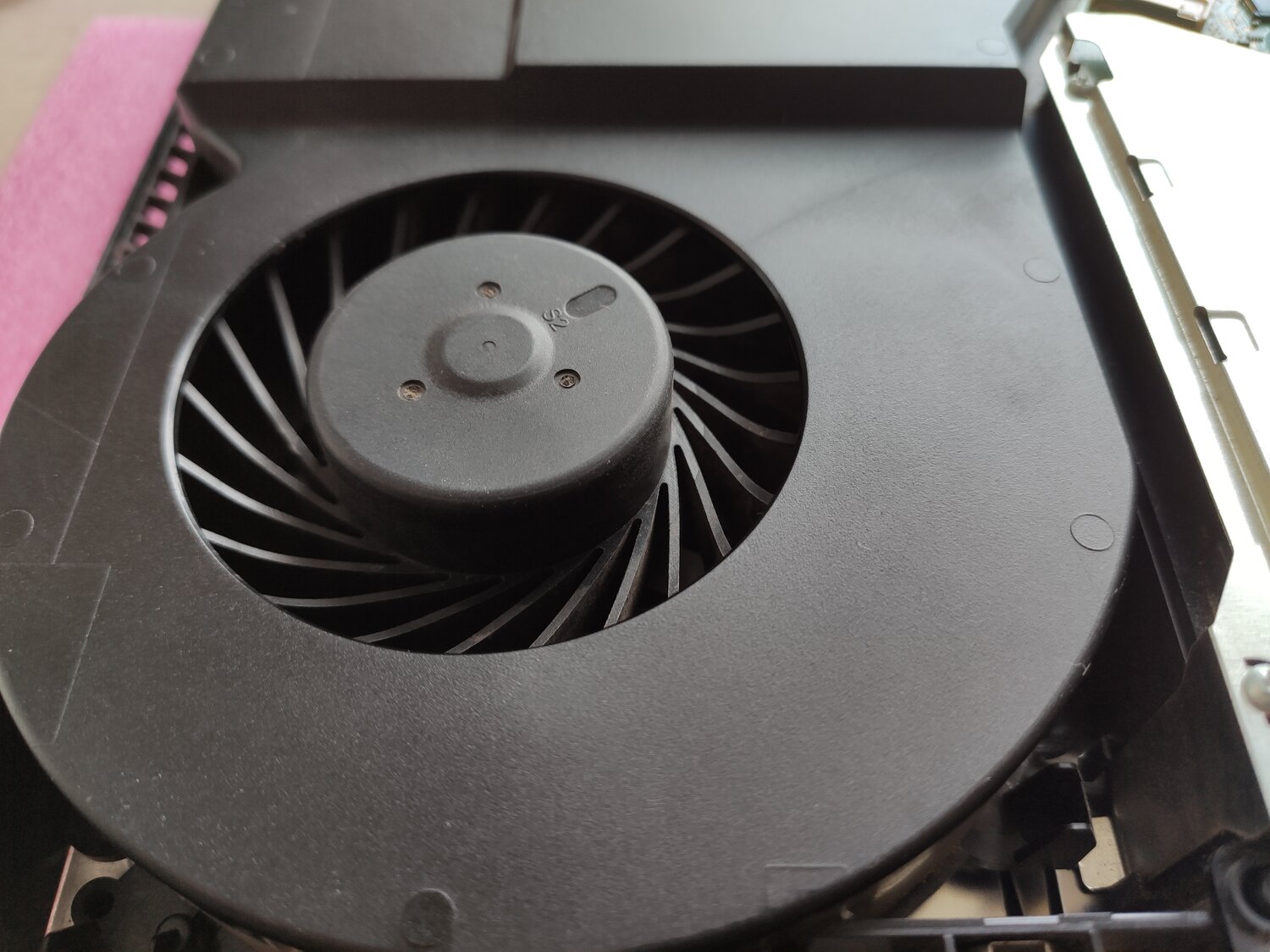 вентилятор ноутбука, смазать вентилятор ноутбука, вентилятор для msi gt73, чистка ps4 от пыли, пыльный кулер пс4
