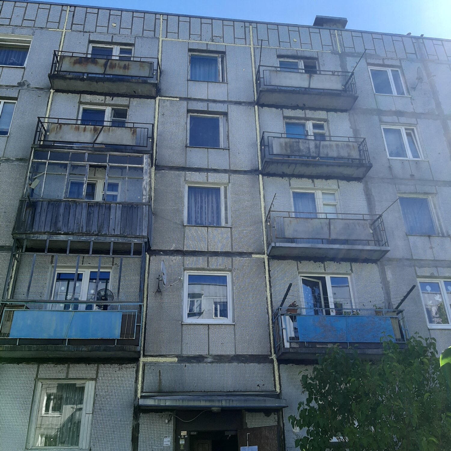 улица, балкон, здание, девятиэтажный дом, окна на доме
