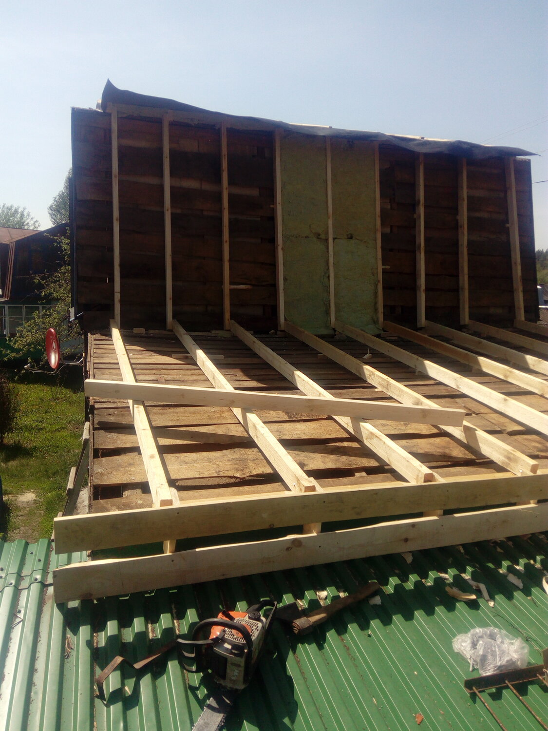 лаги пола каркасного дома на винтовых сваях 6 на 9, перекрытие каркасного дома, черновой пол в каркасном доме 6х9, лаги в каркасном доме на сваях, перекрытие в каркасном доме